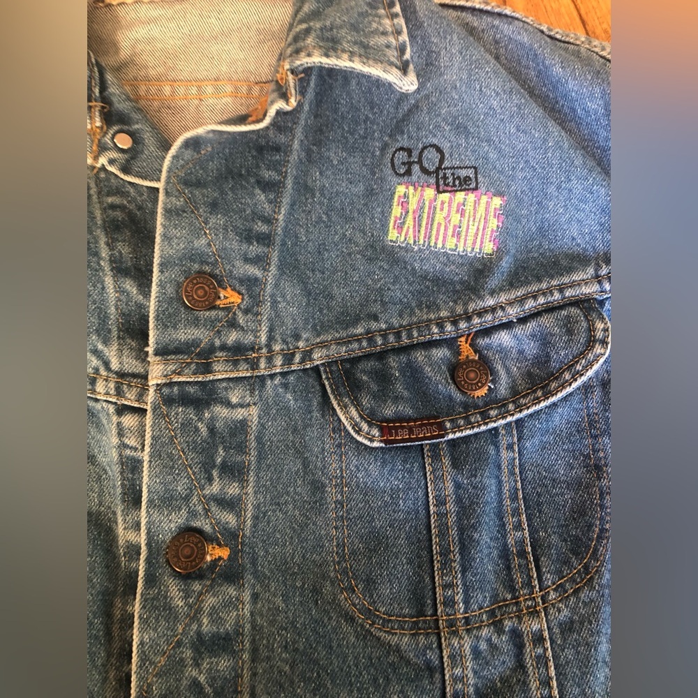 Vintage Authentic Lee Denim Jean Jacket Go The Extreme Patch Truckers Size M? - Picture 3 of 8
